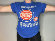 Load image into Gallery viewer, Vintage 1995 Detroit Pistons Old Logo TSHIRT - M