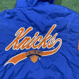 Vintage 1990s New York NY Knicks Kangaroo Pullover Puffer Jacket from Logo 7 - L