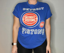 Load image into Gallery viewer, Vintage 1995 Detroit Pistons Old Logo TSHIRT - M