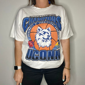 Vintage 1999 University of Connecticut UCONN Huskies NCAA Final Four TSHIRT - XL