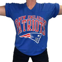 Load image into Gallery viewer, Vintage 1994 New England Patriots Old Colors TSHIRT - M